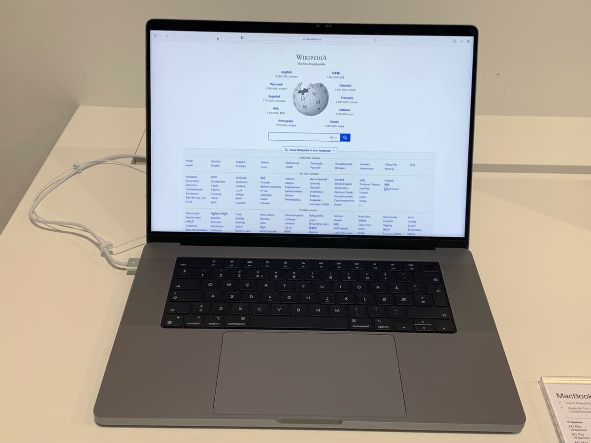 MacBook Pro 16 (M4 Max), ranked #1